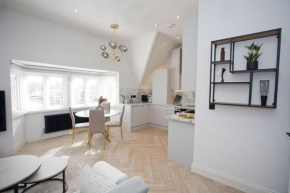 Ultra Stylish Apt set in an affluent location